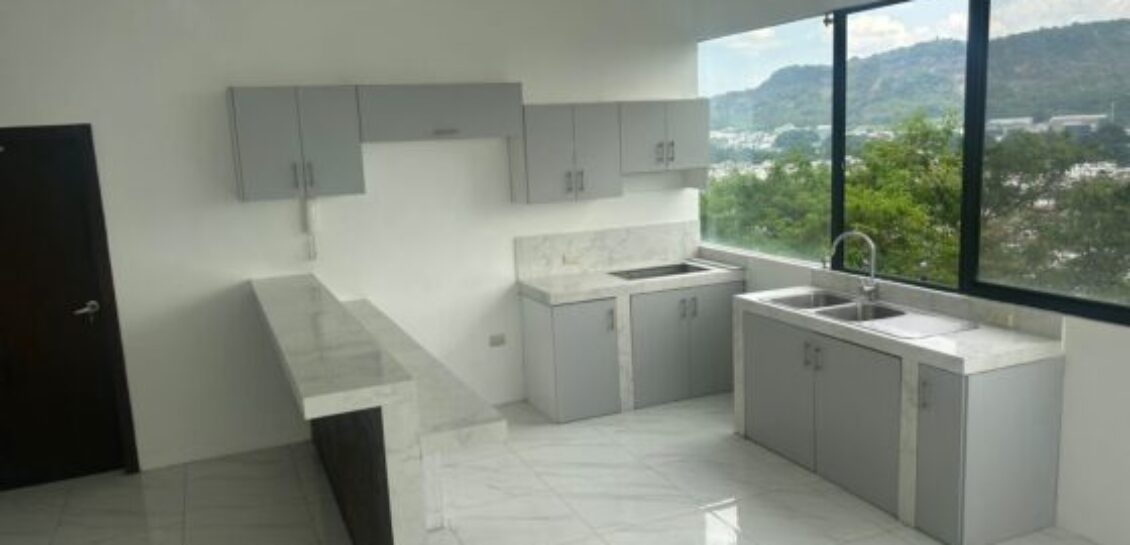 En Alquiler  Hermoso Penthouse en Lomas de Urdesa  – 3 Dormitorios