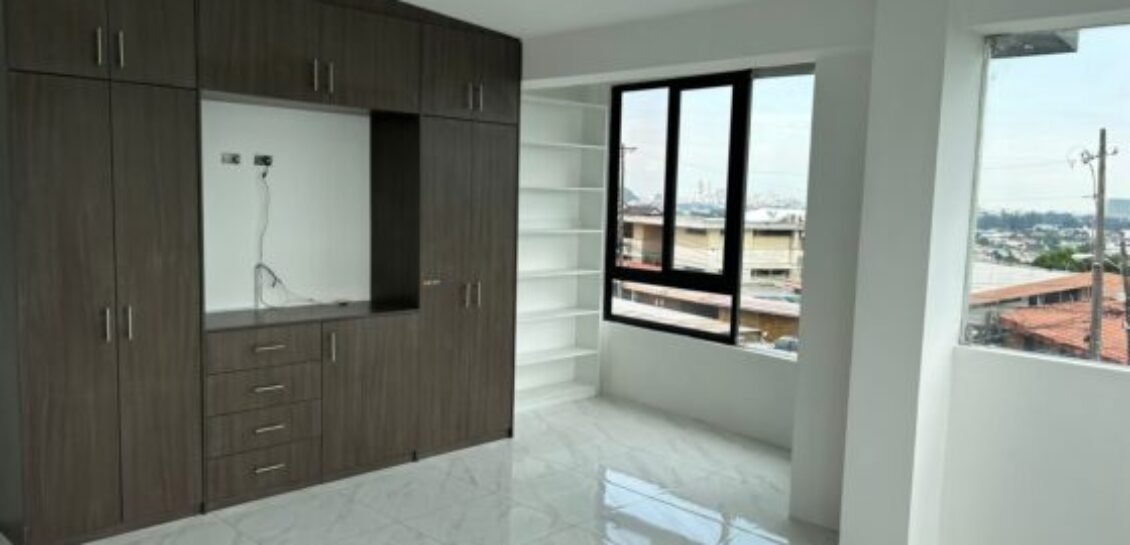 En Alquiler  Hermoso Penthouse en Lomas de Urdesa  – 3 Dormitorios