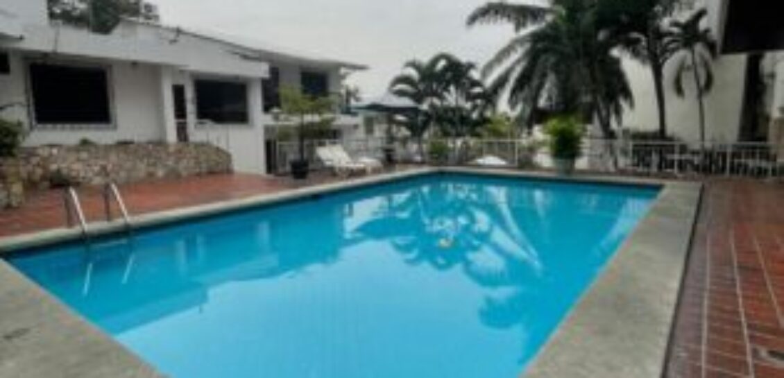 Departamento en alquiler en Lomas de Urdesa, 3 dormitorios más estudio