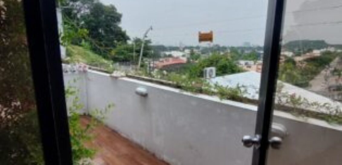 Departamento en alquiler en Lomas de Urdesa, 3 dormitorios más estudio