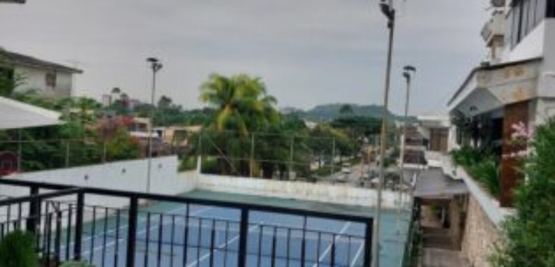 Departamento en alquiler en Lomas de Urdesa, 3 dormitorios más estudio