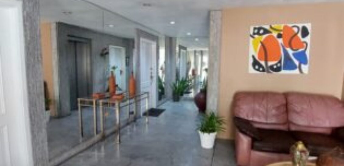 Departamento en alquiler en Lomas de Urdesa, 3 dormitorios más estudio