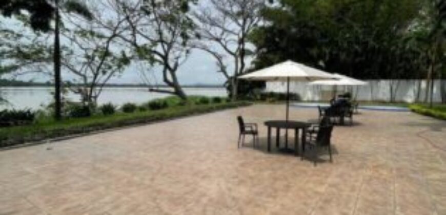 En Venta Departamento Amoblado de 2 dormitorios en Urb. River Towers, Samborondón