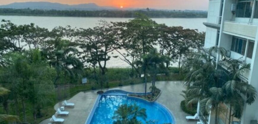En Venta Departamento Amoblado de 2 dormitorios en Urb. River Towers, Samborondón
