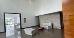 En Venta Departamento Amoblado de 2 dormitorios en Urb. River Towers, Samborondón