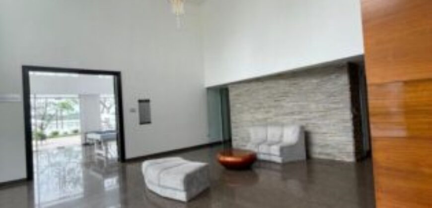 En Venta Departamento Amoblado de 2 dormitorios en Urb. River Towers, Samborondón
