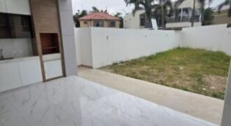 Hermosa Casa en Venta de Estreno en Samborondón Km 9