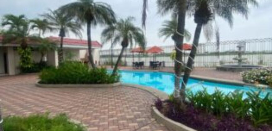 En Venta o Alquiler Amplio Departamento Remodelado en Samborondón Km 5