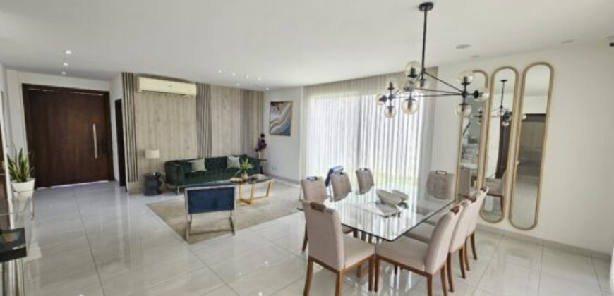 Casa de 4 Dorm. de Estreno en Urb. Riona Samborondón