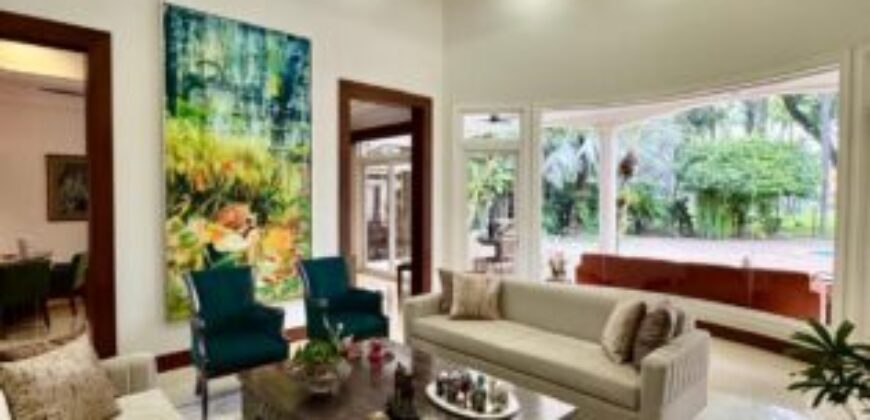 En Venta Hermosa casa con vista al parque  Km 8.5 Vía Samborondón