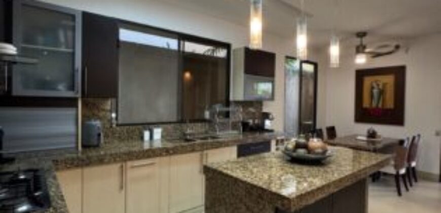 Se Vende Amoblada o Sin Amoblar, Hermosa Casa en Urb Río Grande