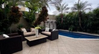 Se Vende Amoblada o Sin Amoblar, Hermosa Casa en Urb Río Grande