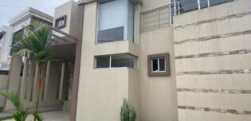 En Venta Moderna casa de 3 dormitorios + estudio, primeros kms – Via a Samborondón
