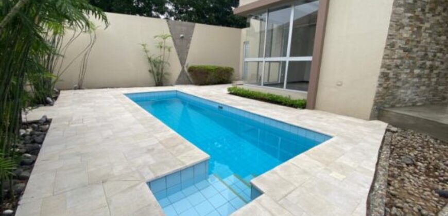 En Venta Moderna casa de 3 dormitorios + estudio, primeros kms – Via a Samborondón