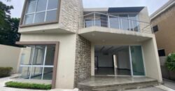 En Venta Moderna casa de 3 dormitorios + estudio, primeros kms – Via a Samborondón