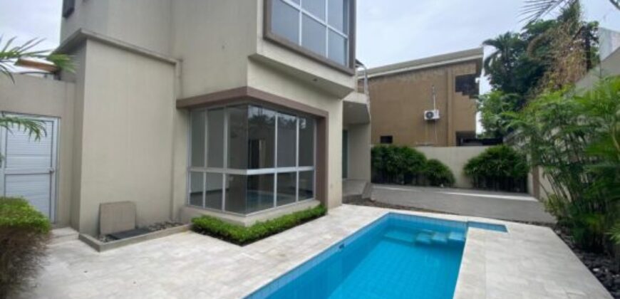 En Venta Moderna casa de 3 dormitorios + estudio, primeros kms – Via a Samborondón