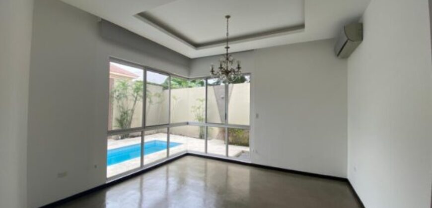 En Venta Moderna casa de 3 dormitorios + estudio, primeros kms – Via a Samborondón