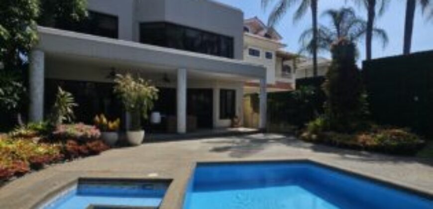 Hermosa y Acogedora Casa en Venta en Samborondón Km 3