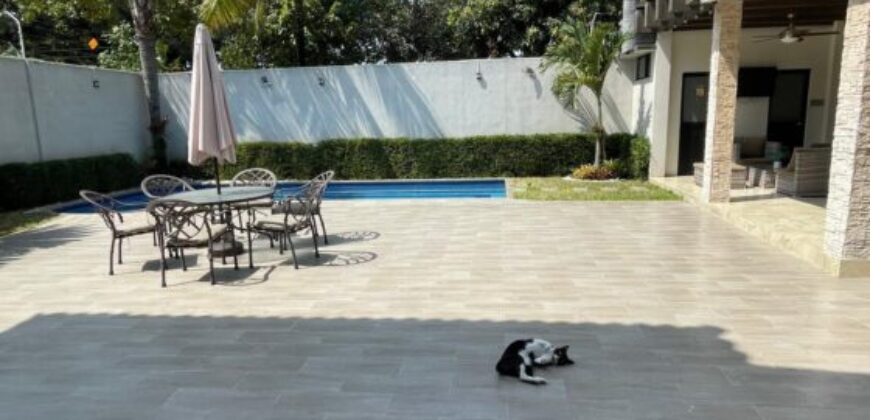 Casa Amoblada en Venta o Alquiler en Samborondón Km 4