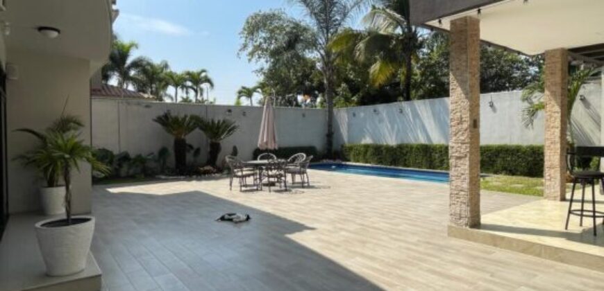 Casa Amoblada en Venta o Alquiler en Samborondón Km 4