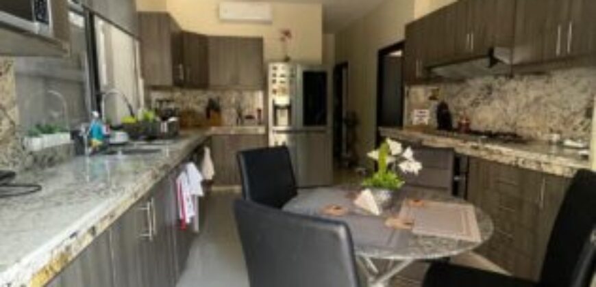 Casa Amoblada en Venta o Alquiler en Samborondón Km 4