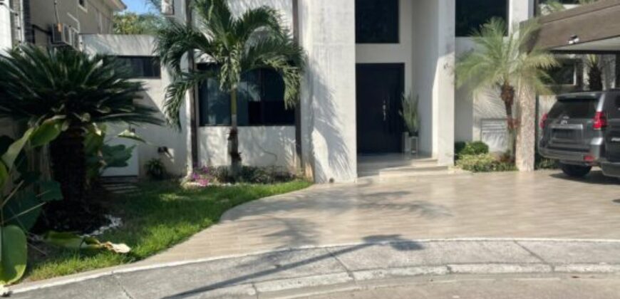 Casa Amoblada en Venta o Alquiler en Samborondón Km 4