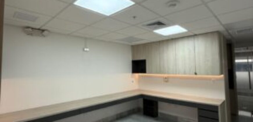 Oficina Semiamoblada en Alquiler Platinum II