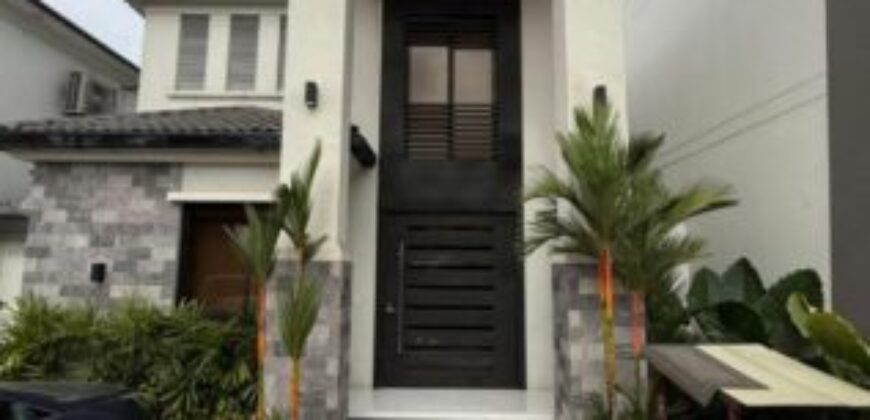 Espectacular Casa de 4 Dorm, Diseño Clásico, Isla Celeste