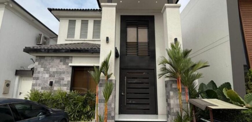 Espectacular Casa de 4 Dorm, Diseño Clásico, Isla Celeste