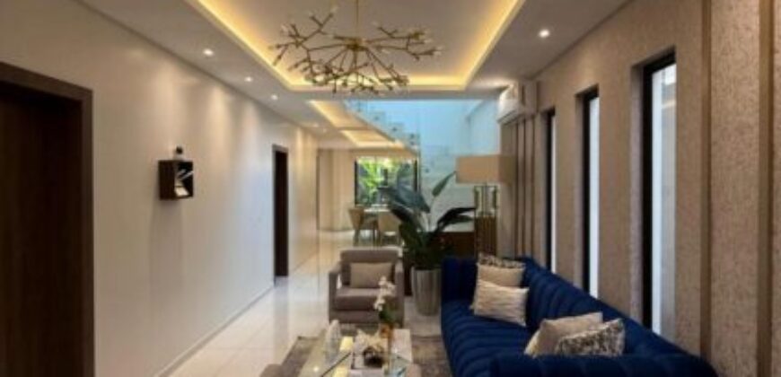 Espectacular Casa de 4 Dorm, Diseño Clásico, Isla Celeste