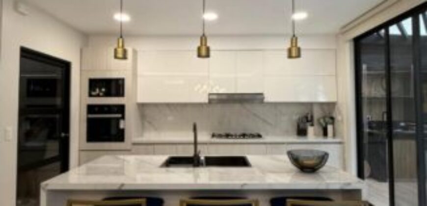 Espectacular Casa de 4 Dorm, Diseño Clásico, Isla Celeste