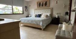 Hermosa Casa en Venta de 3 Dorm Más Estudio en Samborondón Km 3.5