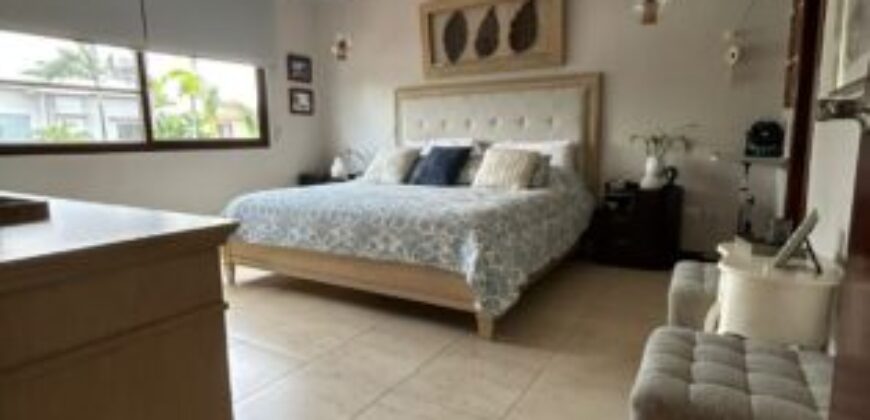 Hermosa Casa en Venta de 3 Dorm Más Estudio en Samborondón Km 3.5