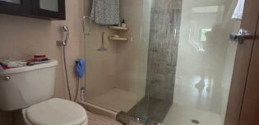 Hermosa Casa en Venta de 3 Dorm Más Estudio en Samborondón Km 3.5