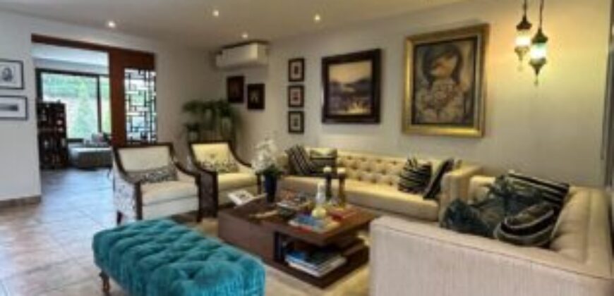 Hermosa Casa en Venta de 3 Dorm Más Estudio en Samborondón Km 3.5