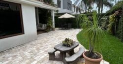 Hermosa Casa en Venta de 3 Dorm Más Estudio en Samborondón Km 3.5