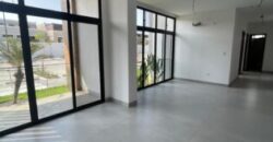 En Alquiler Departamento Planta Baja de Estreno 3 Dorm, en Samborondón Km 3