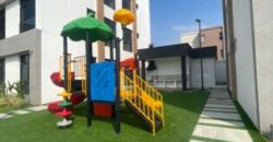 En Alquiler Departamento Planta Baja de Estreno 3 Dorm, en Samborondón Km 3