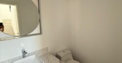 En Alquiler Courtyard Semi – Amoblado de 3 Dorm en Sotileza – Isla Mocoli.