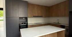 En Alquiler Courtyard Semi – Amoblado de 3 Dorm en Sotileza – Isla Mocoli.