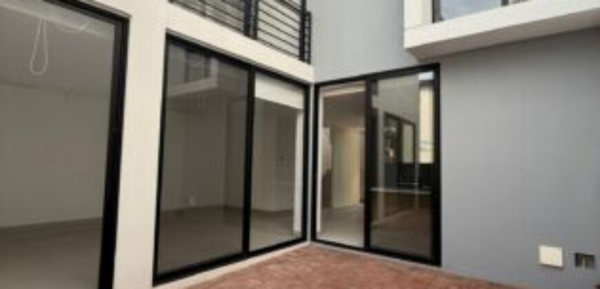 En Alquiler Courtyard Semi – Amoblado de 3 Dorm en Sotileza – Isla Mocoli.