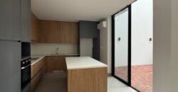 En Alquiler Courtyard Semi – Amoblado de 3 Dorm en Sotileza – Isla Mocoli.