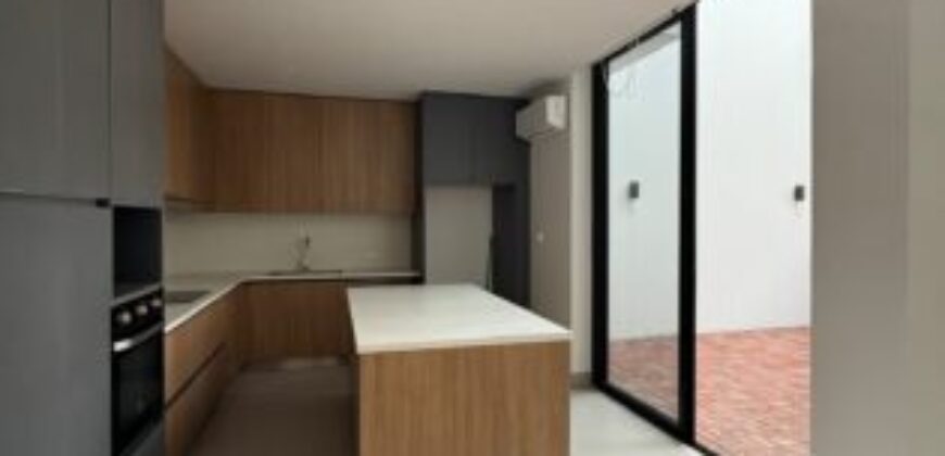 En Alquiler Courtyard Semi – Amoblado de 3 Dorm en Sotileza – Isla Mocoli.