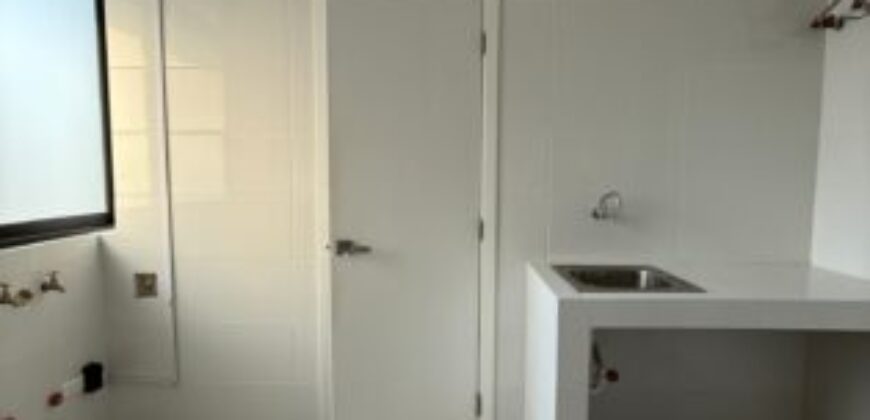 En Alquiler Courtyard Semi – Amoblado de 3 Dorm en Sotileza – Isla Mocoli.