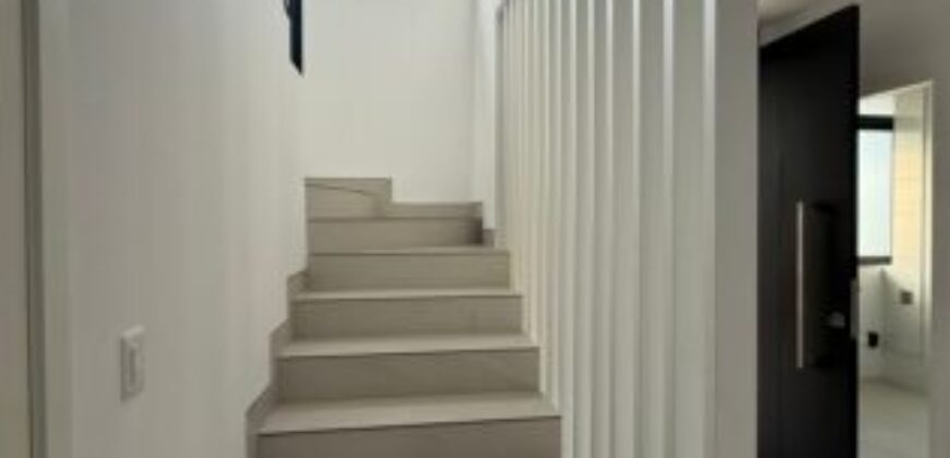 En Alquiler Courtyard Semi – Amoblado de 3 Dorm en Sotileza – Isla Mocoli.