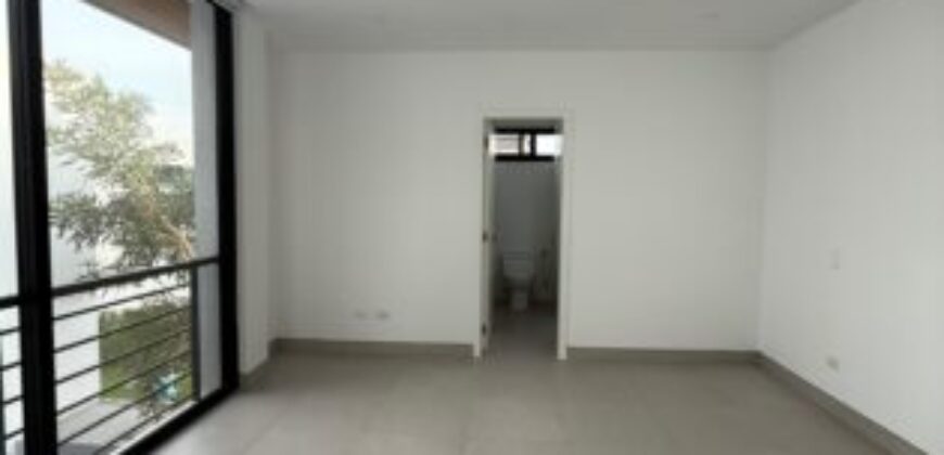 En Alquiler Courtyard Semi – Amoblado de 3 Dorm en Sotileza – Isla Mocoli.