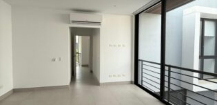 En Alquiler Courtyard Semi – Amoblado de 3 Dorm en Sotileza – Isla Mocoli.