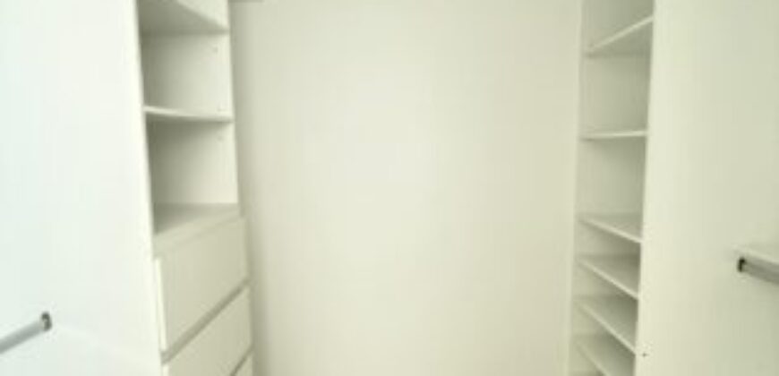 En Alquiler Courtyard Semi – Amoblado de 3 Dorm en Sotileza – Isla Mocoli.