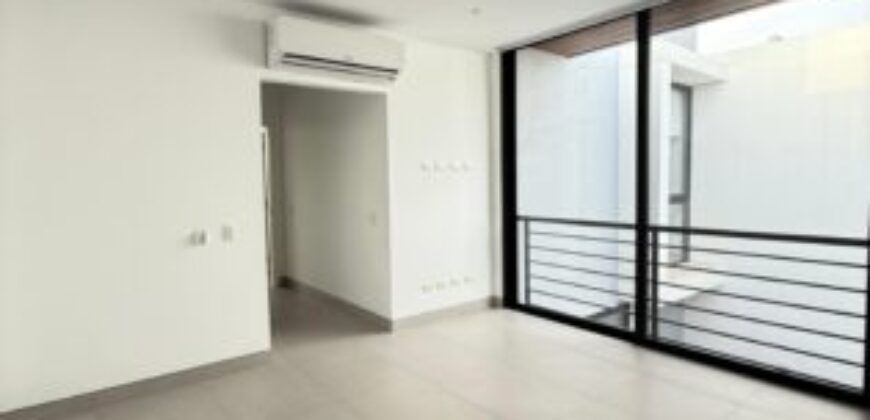 En Alquiler Courtyard Semi – Amoblado de 3 Dorm en Sotileza – Isla Mocoli.