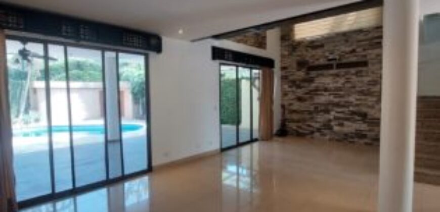 Amplia Casa de 4 Dorm. en Alquiler en Samborondón Km 3